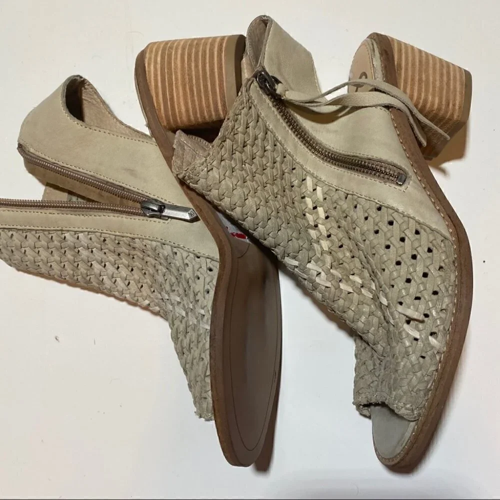 Sam Edelman Cooper Beige Zip Up Open Toe Booties